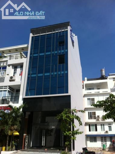 Cho thuê nhà phố Mỹ Toàn 1,Phú Mỹ Hưng Q7,mặt tiền đường Phạm Thái Bường giá 60 triệu.