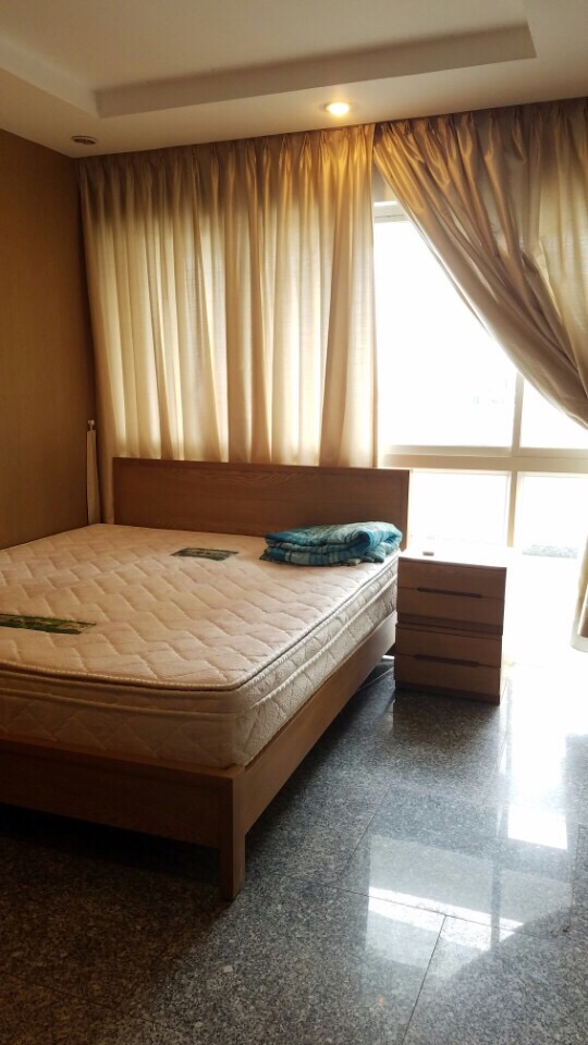 Cho thuê 3 phòng ngủ nhà đẹp mặt tiền Nguyễn Hữu Thọ, 13 tr/th, có nội thất. LH 0938011552