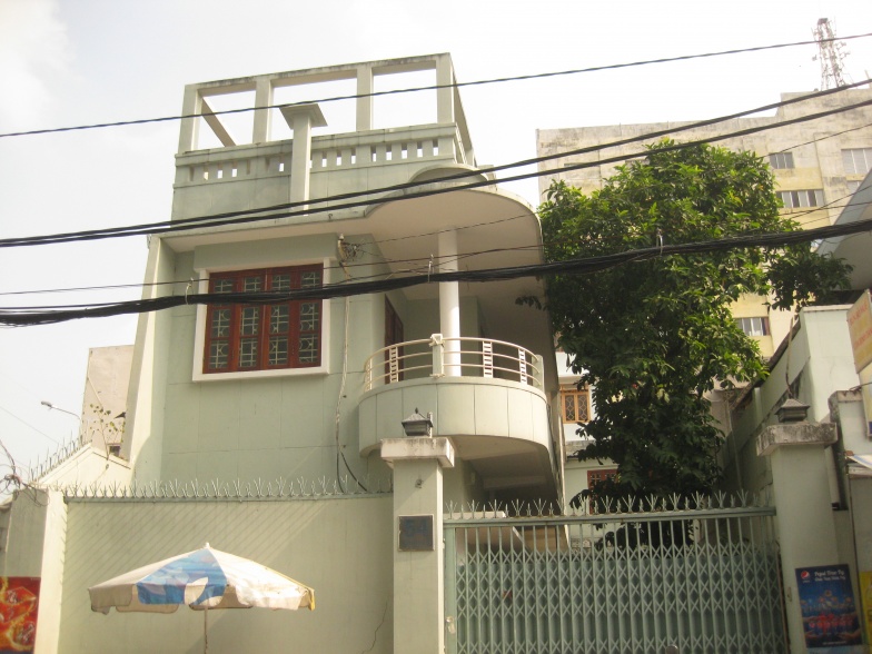 Cho thuê villa kiểu pháp mặt tiền Mai Thị Lựu , phường Đa Kao , Q 1 .