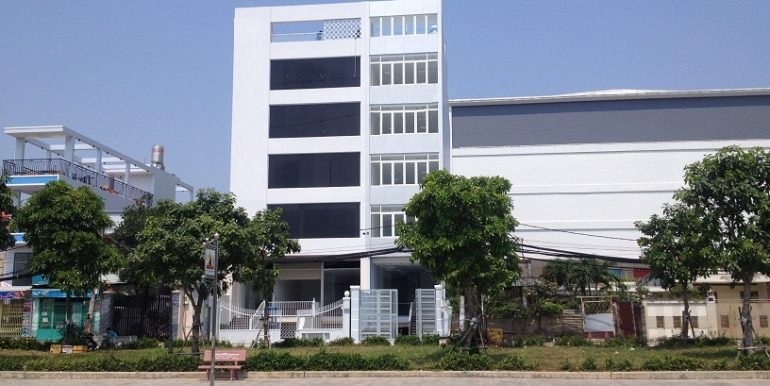 Cho thuê tòa nhà văn phòng MT Lê Văn Việt, Q.9, DT: 10x40m, DTSD: 1400m2, hầm, trệt, 4 lầu