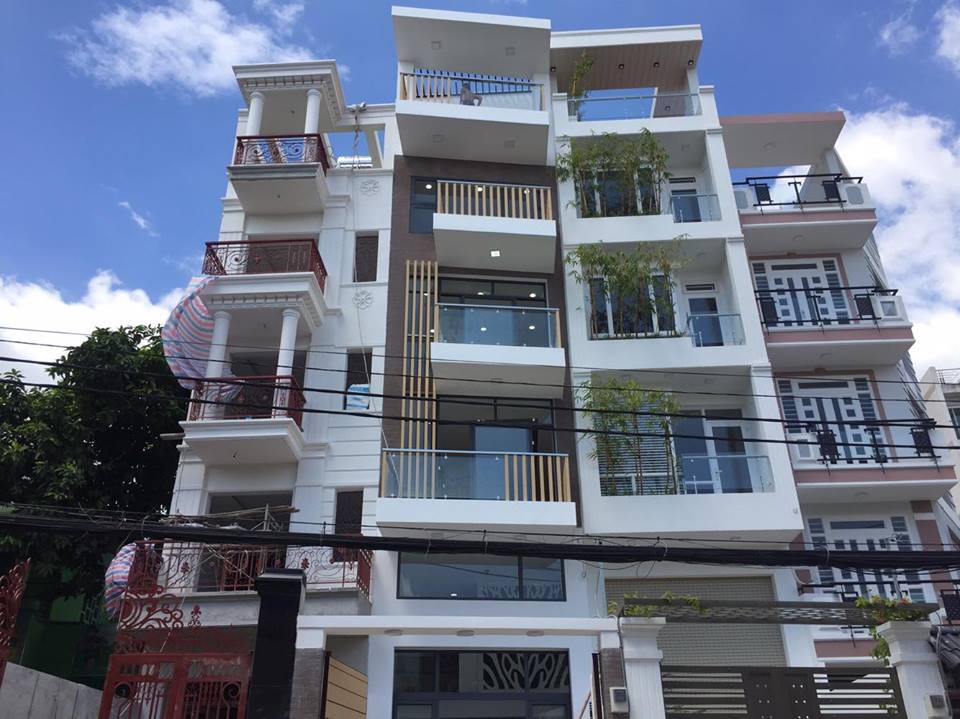 Cho thuê nhà Thái Văn Lung, Q.1, DT: 4.5x18m, trệt, 4 lầu, st. Giá: 2700$/th
