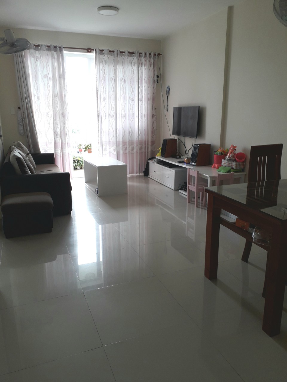 Cho thuê căn hộ Thủ Thiêm Star, 83m2, 2PN, 2WC, ban công, có nội thất, giá 9 tr/tháng. 0903 8242 49