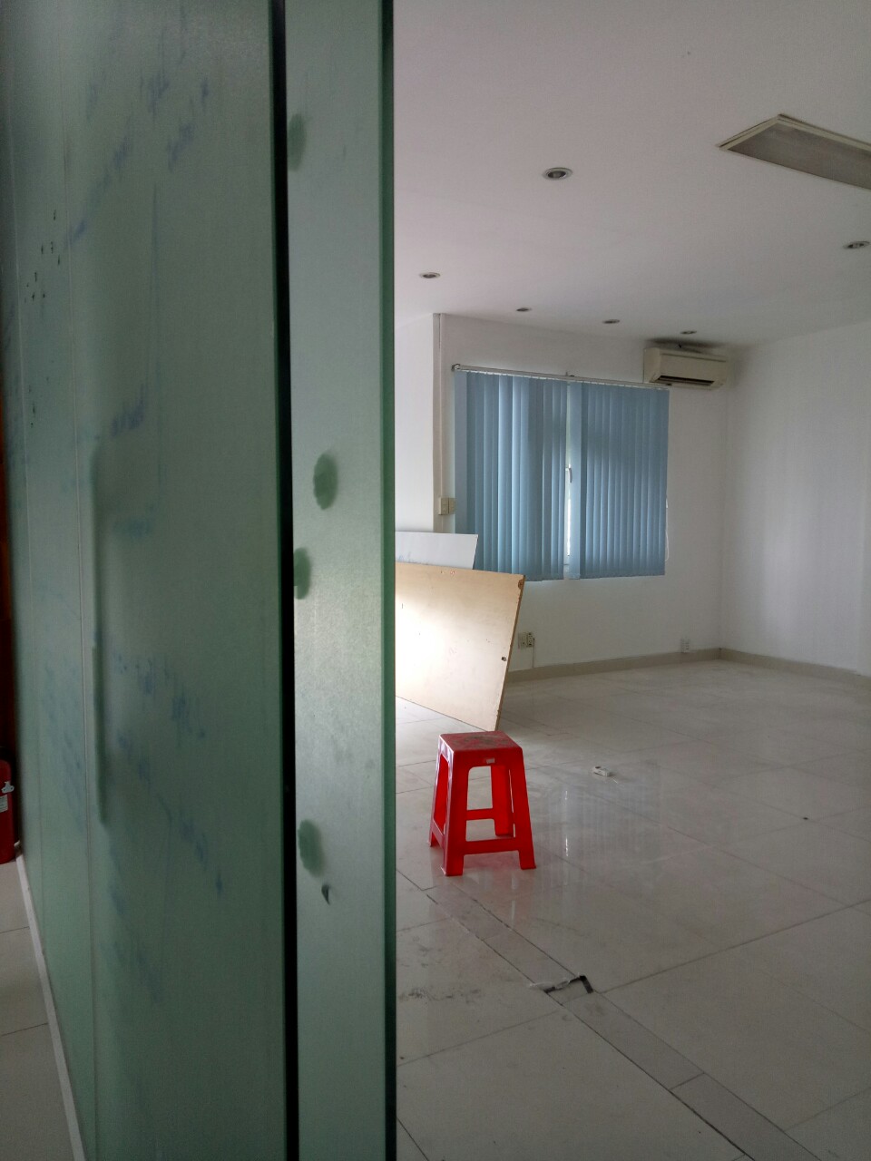 Văn phòng cho thuê giá rẻ Building đường Nguyễn Thái Bình,Q.tân bình. 40m - 80m
