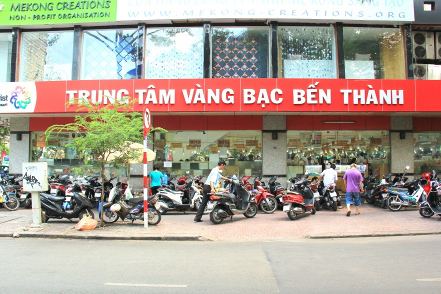 Cho thuê nhà 2MT - 10x11m- đường Phan Bội Châu, Quận 1 (Ngay chợ bến thành)