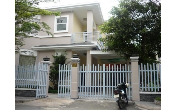 Ho thuê BT Nam Thông, Q7, 5PN, nhà đẹp, nội thất đầy đủ, có hồ bơi trong nhà. LH: 0917300798