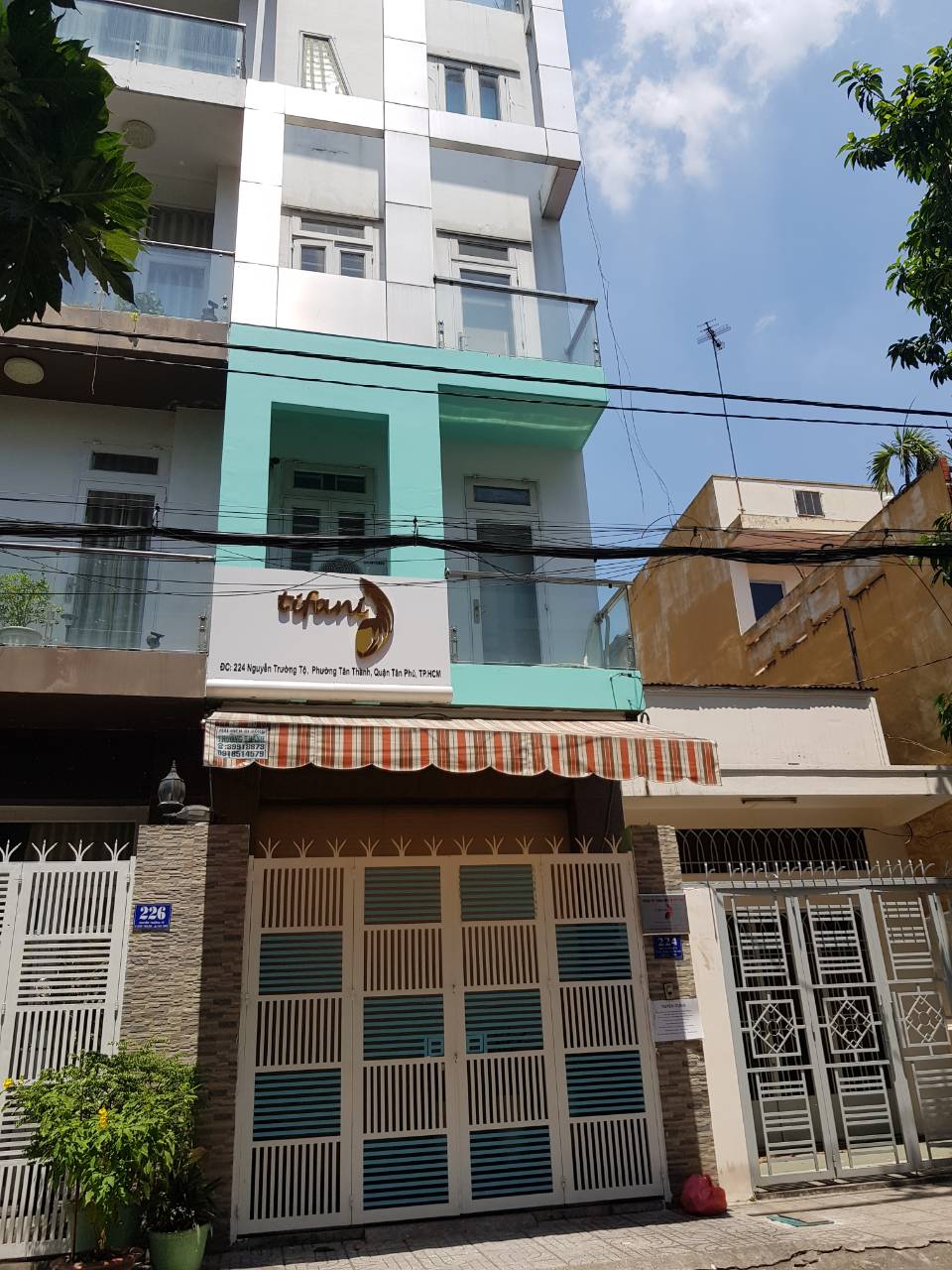 Cho thuê nhà phố nguyên căn mới xây trên đường Nguyễn Trường Tộ, Tân Phú.