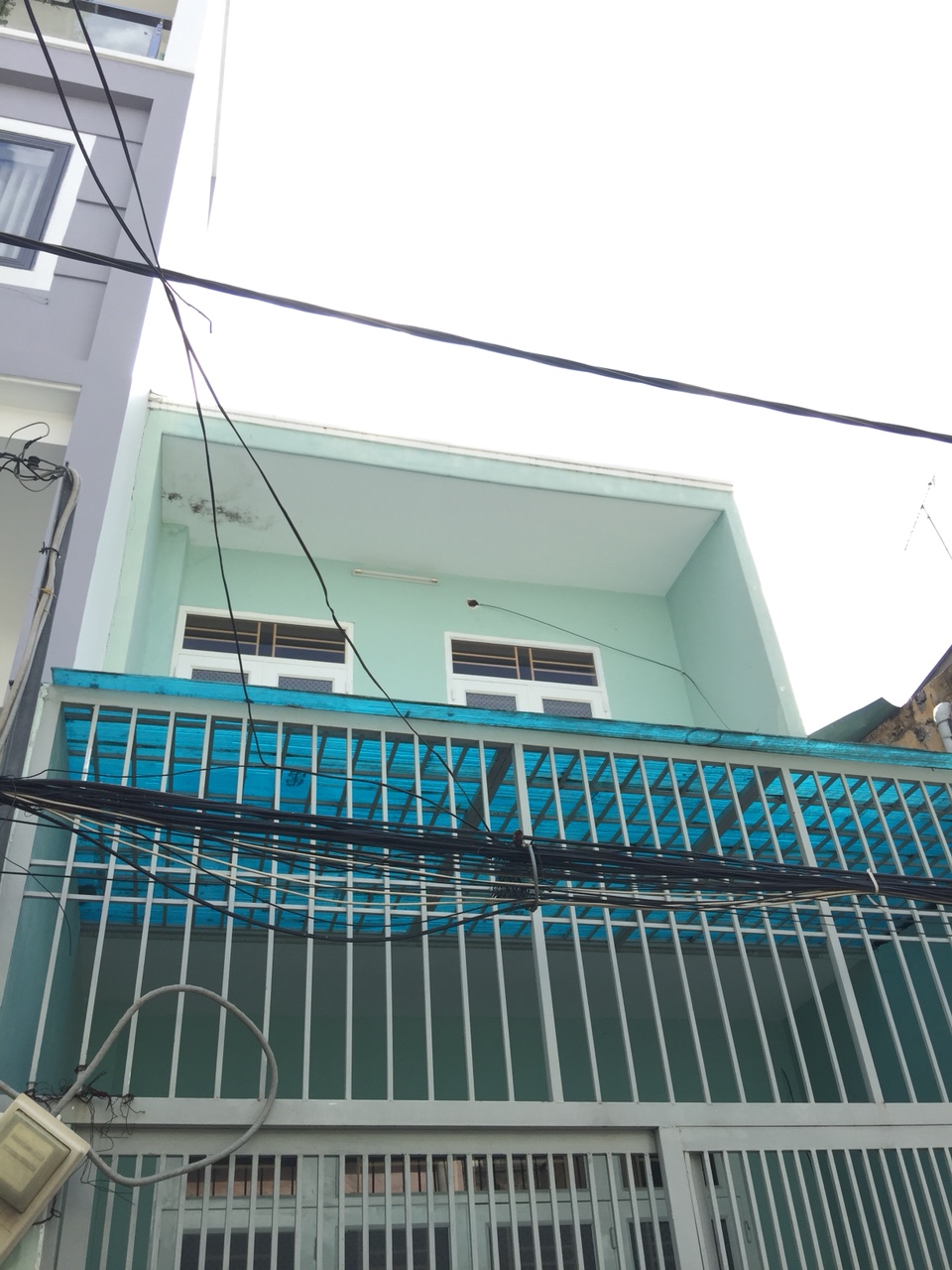 Cho thuê nhà nguyên căn hẻm thẳng trục 5m đi vào tại Nơ Trang Long: