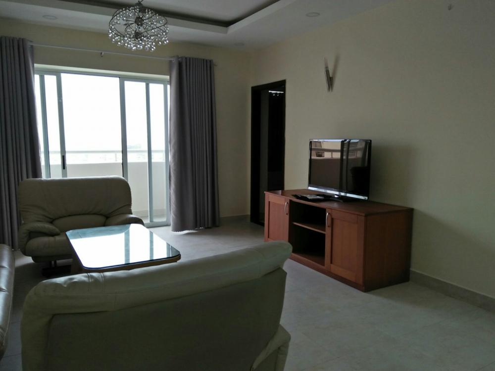 Căn hộ cao Hùng Vương Plaza cho thuê với nội thất cơ bản, giá 18 triệu/tháng, 3 phòng ngủ