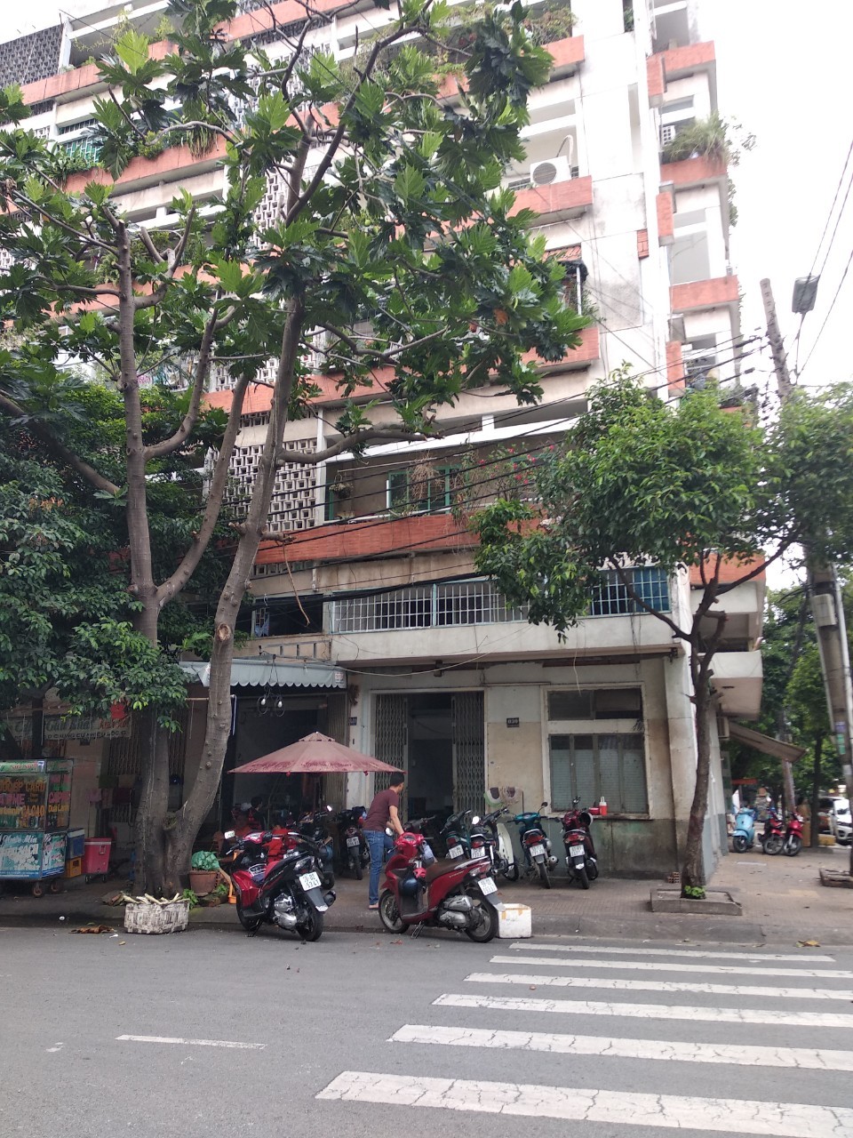 Cho thuê tầng trệt chung cư Nhiêu Lộc, 7x9m, gác lửng, giá 16 triệu