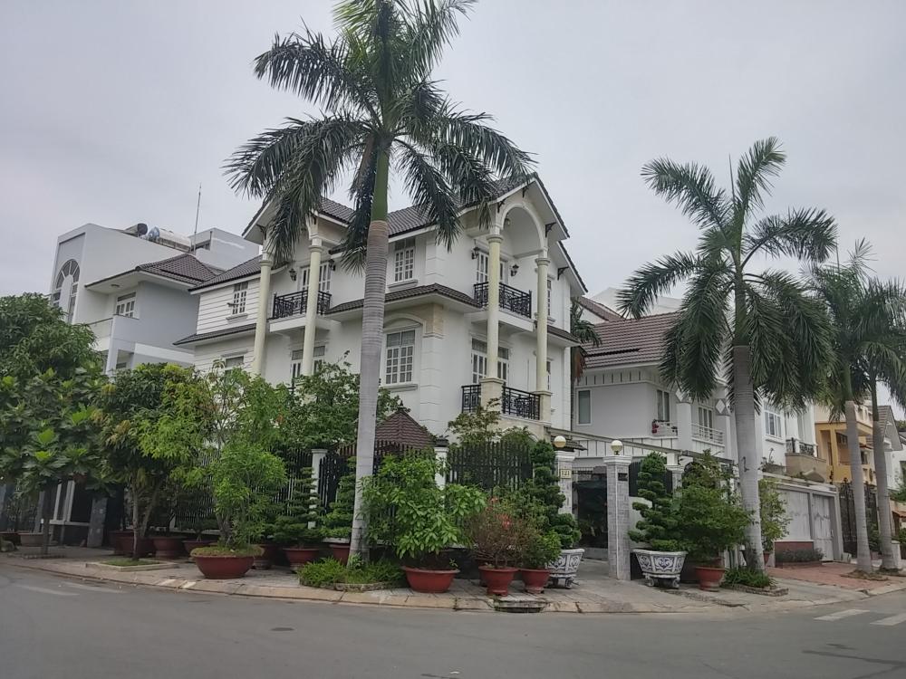 Villa căn góc 2 mặt tiền đường Dương Văn An, P. An Phú, Quận 2