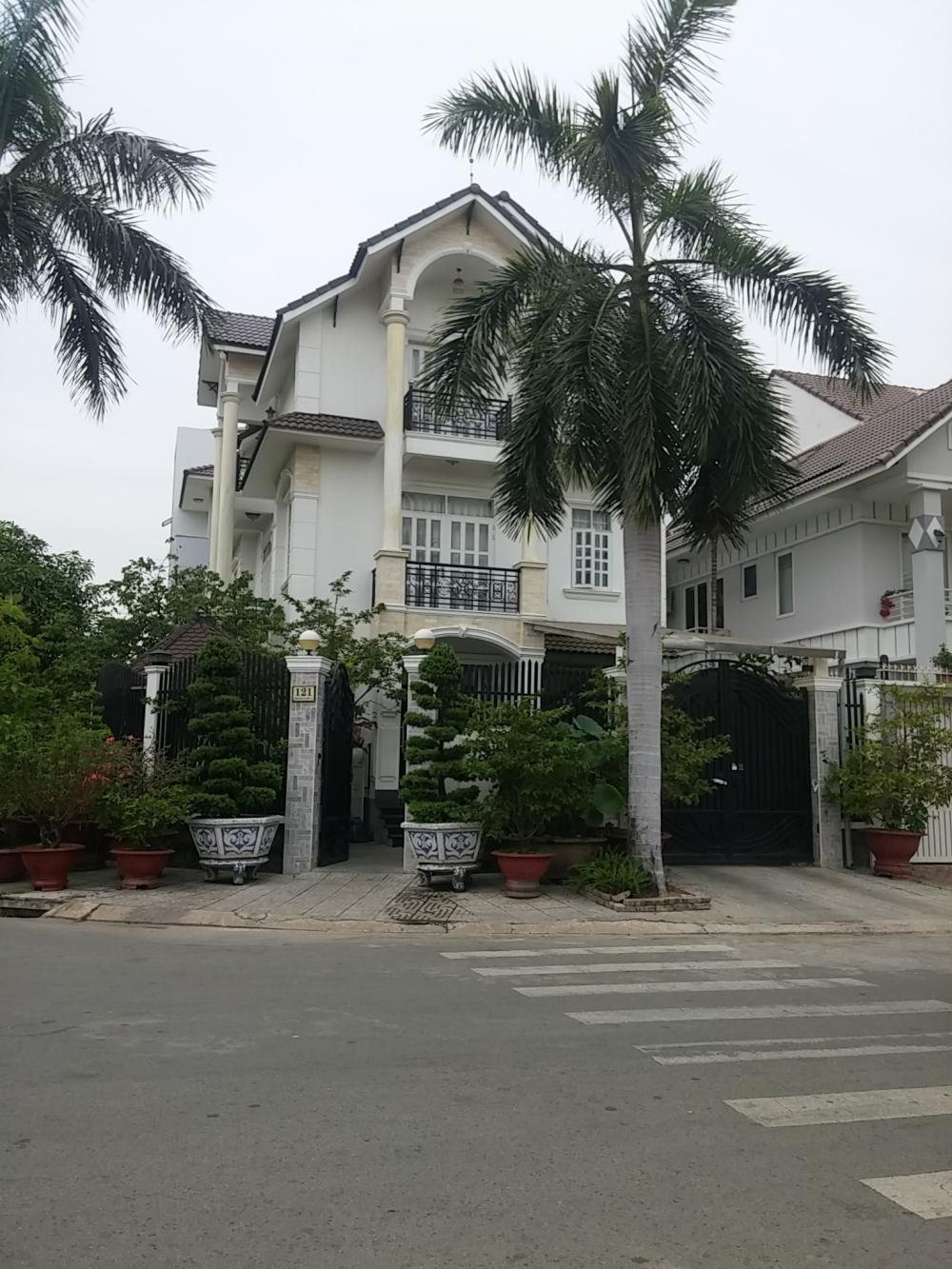 Villa căn góc 2 mặt tiền đường Dương Văn An, P. An Phú, Quận 2