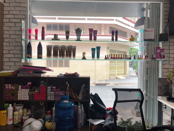 Sang salon tóc 2 mặt tiền 95 Tân Vĩnh, Quận 4