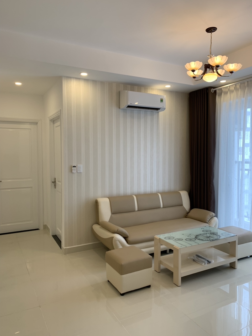 Cho thuê gấp căn hộ chung cư Florita 2 phòng ngủ giá rẻ - Khu Him Lam - Quận 7 