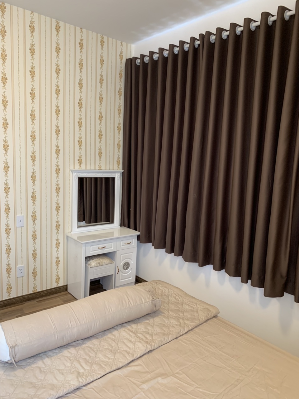 Cho thuê căn hộ chung cư Golden Star 2 phòng ngủ, nội thất đầy đủ 