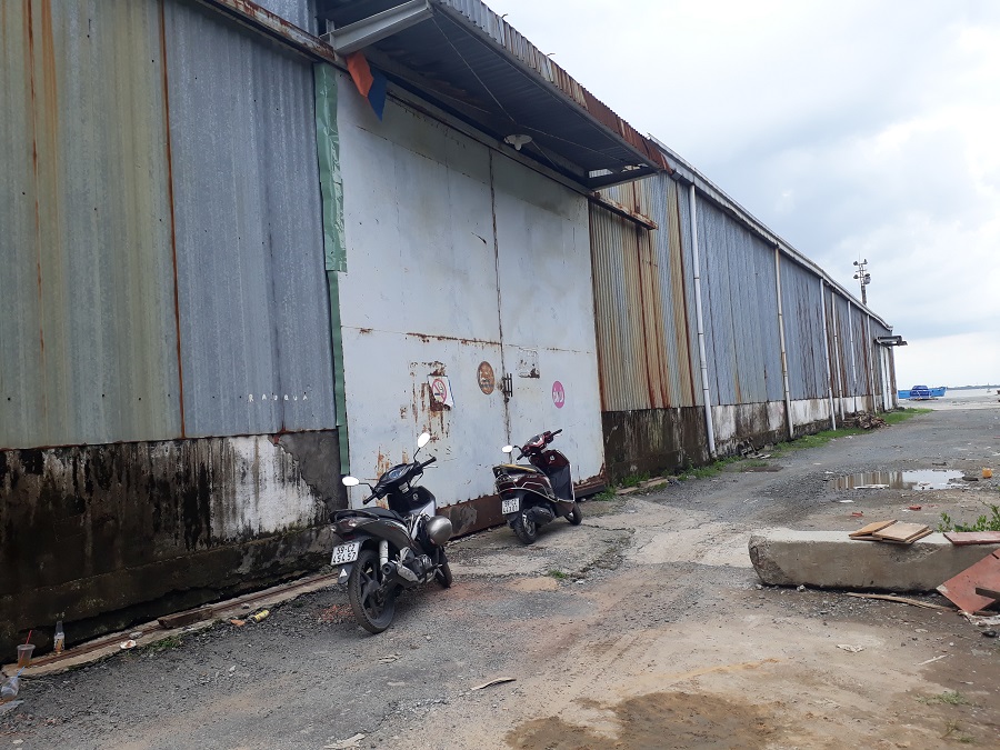 Cho thuê kho Quận 7 DT 1100m2 đường Nguyễn Văn Quỳ gần cầu Phú Mỹ xe container vào tận kho