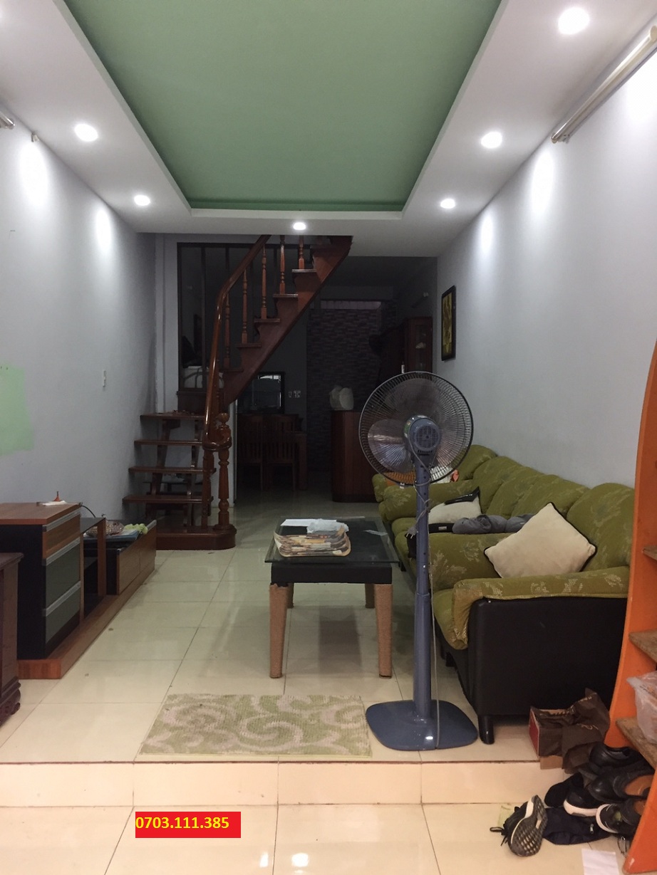 Nhà Quận 4, Nguyễn Tất Thành, 110m2, giá thuê 11tr/tháng. Full nội thất