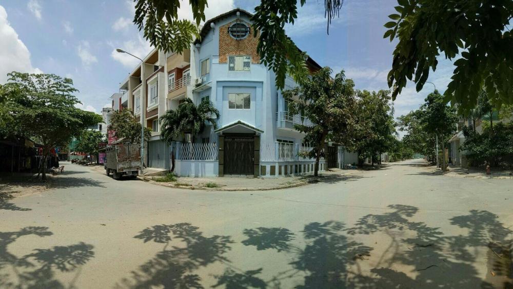 Cho thuê nhà mặt tiền chợ Phú Thuận, Quận 7, DT: 6,5x20m, 1 trệt, 3 lầu. Giá thuê 20 triệu/tháng