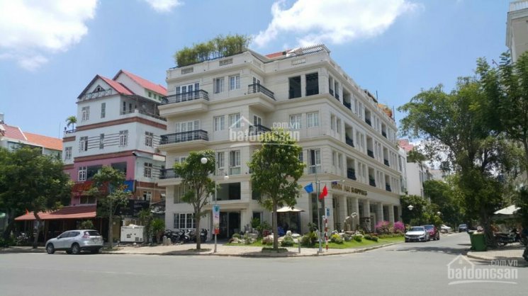 Cho thuê khách sạn Phú Mỹ Hưng, nhà mới xây có 14 phòng, căn góc, đường lớn 2 mặt tiền 