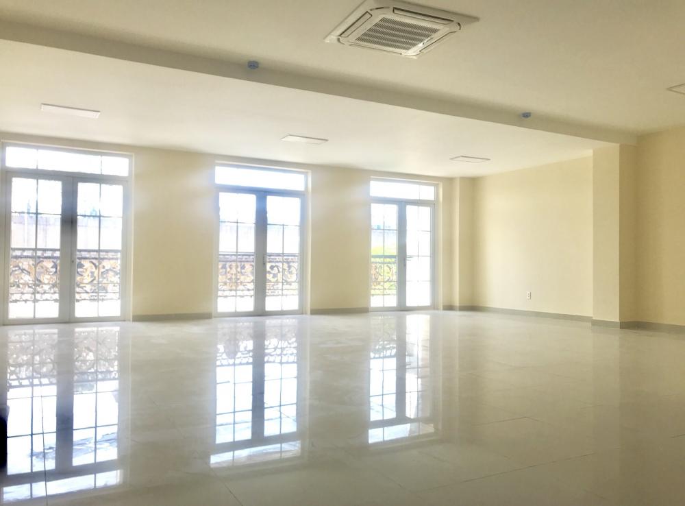 Văn phòng mới, cho thuê tại Lê Thạch quận 4, 50m2, giá cạnh tranh