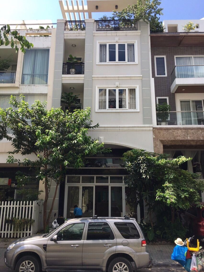 Cho thuê nhà phố KD trung tâm Phú Mỹ Hưng khu Hưng Gia 3 đường Cao Triều Phát có hầm và thang máy