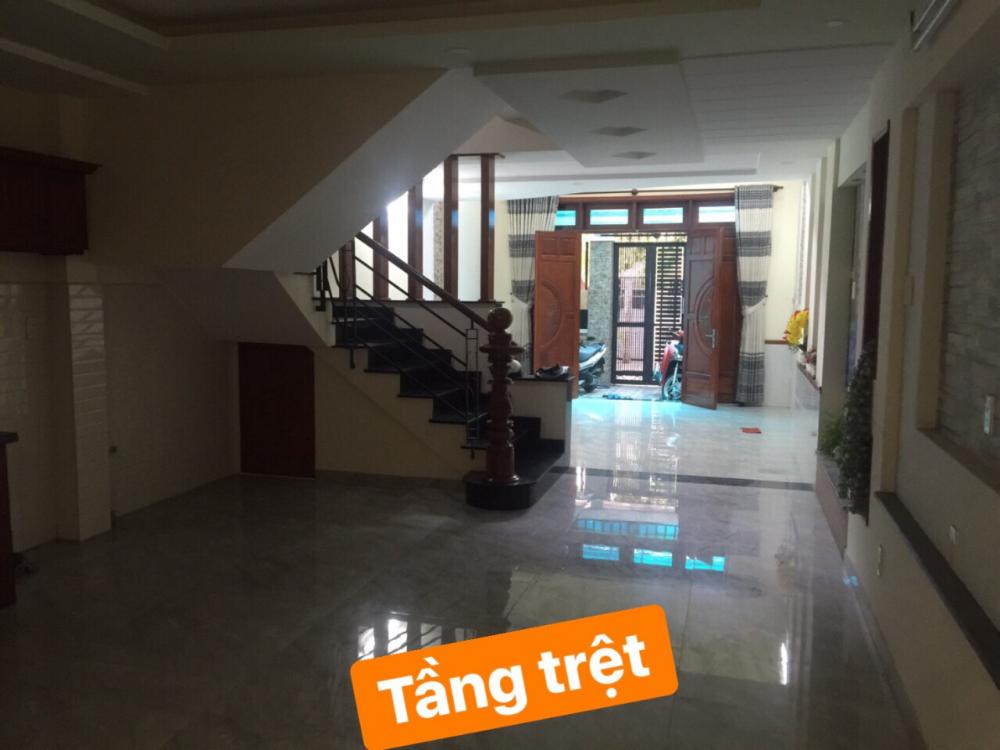 Cho thuê nhà đường 12m Lê Thị Hồng 5x20 4Lầu nhà mới xây.
