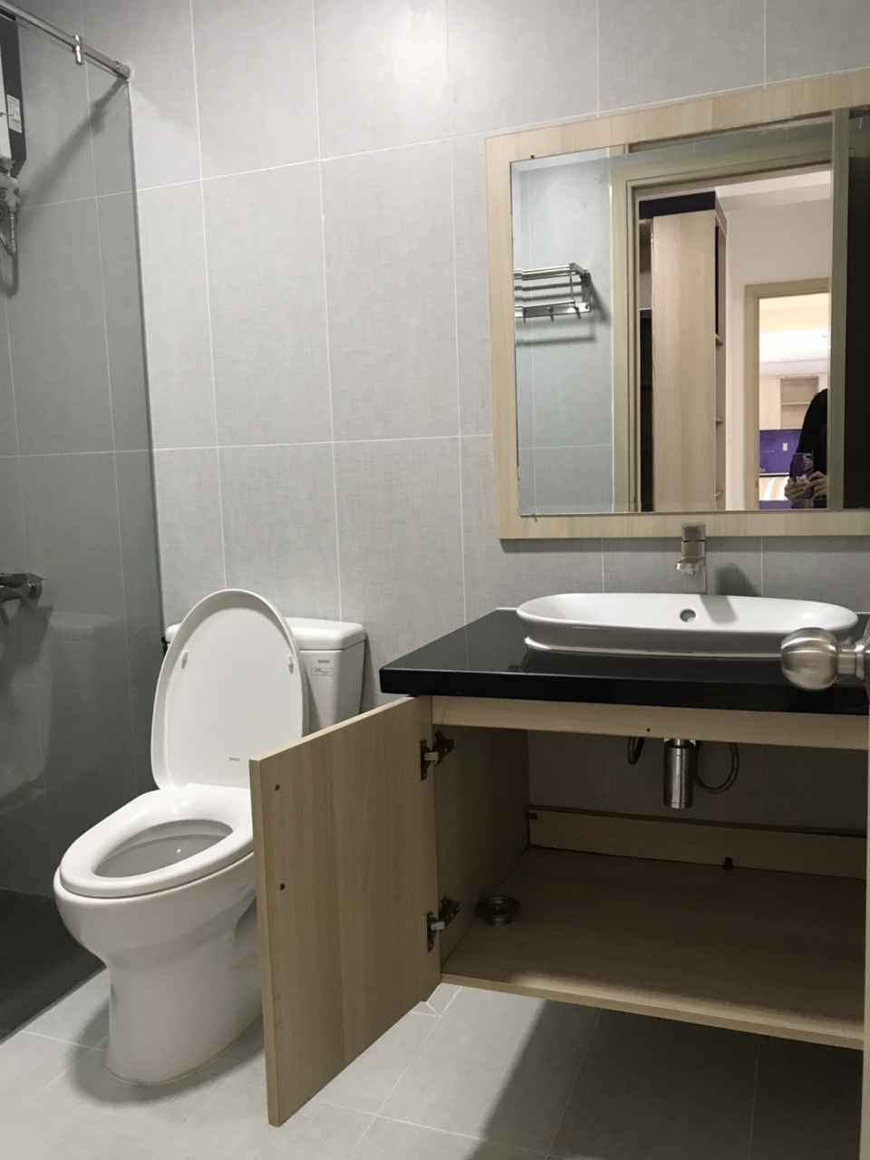 Cần cho thuê CH Hưng Vượng 2,Phú Mỹ Hưng ,Quận 7. Giá 10 triệu/tháng, 2PN, 2WC. LH: 0915 21 3434 PHONG.