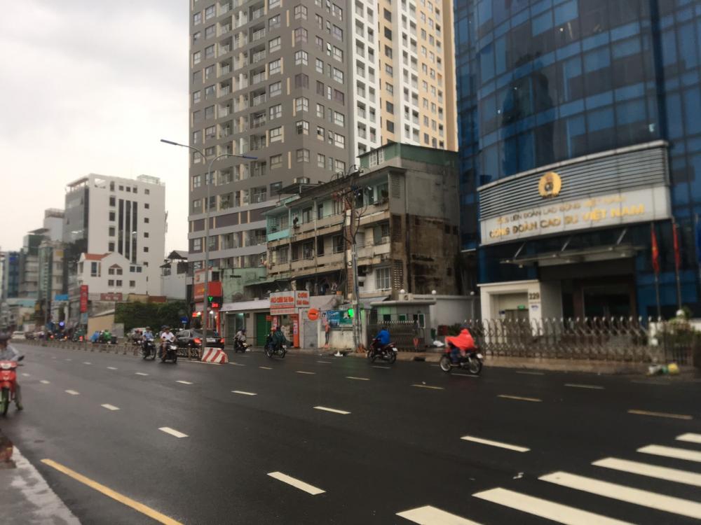 Cho thuê nhà nguyên căn 1 trệt 4 lầu số 235 Hoàng Văn Thụ, Phường 8, Quận Phú Nhuận.
