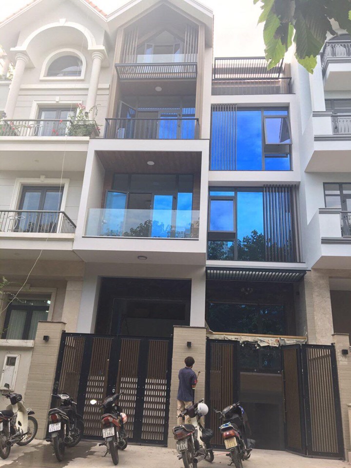 Cho thuê nhà phố Him Lam Kênh Tẻ, Quận 7, DT 5x20m, 5 tầng, giá 37.5 triệu/th. LH 0942443499