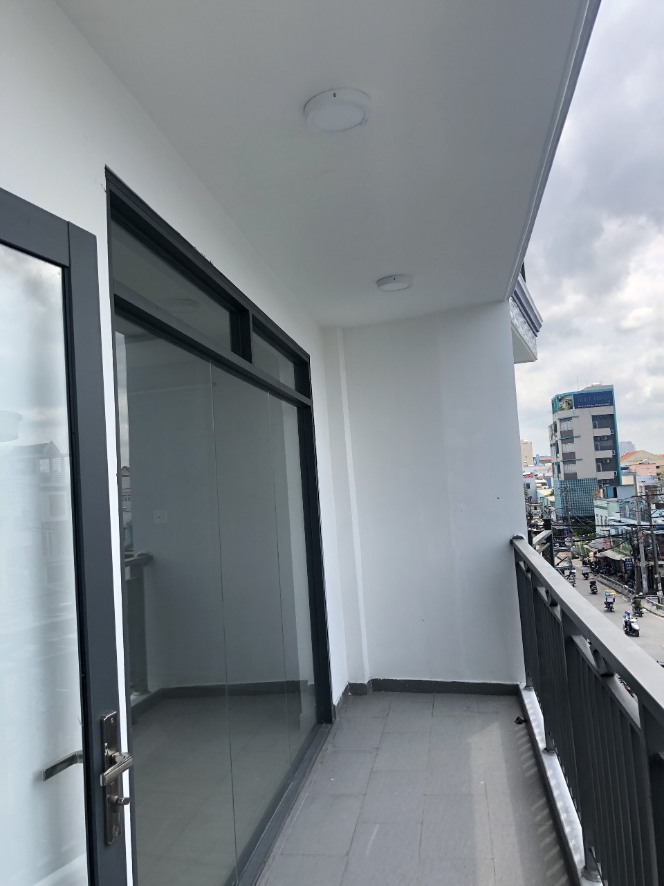 Cho thuê nhà 7x12m 5 lầu 7 phòng, mặt tiền đường Hưng Phú Q.8 thích hợp đầu tư kinh doanh, làm VP