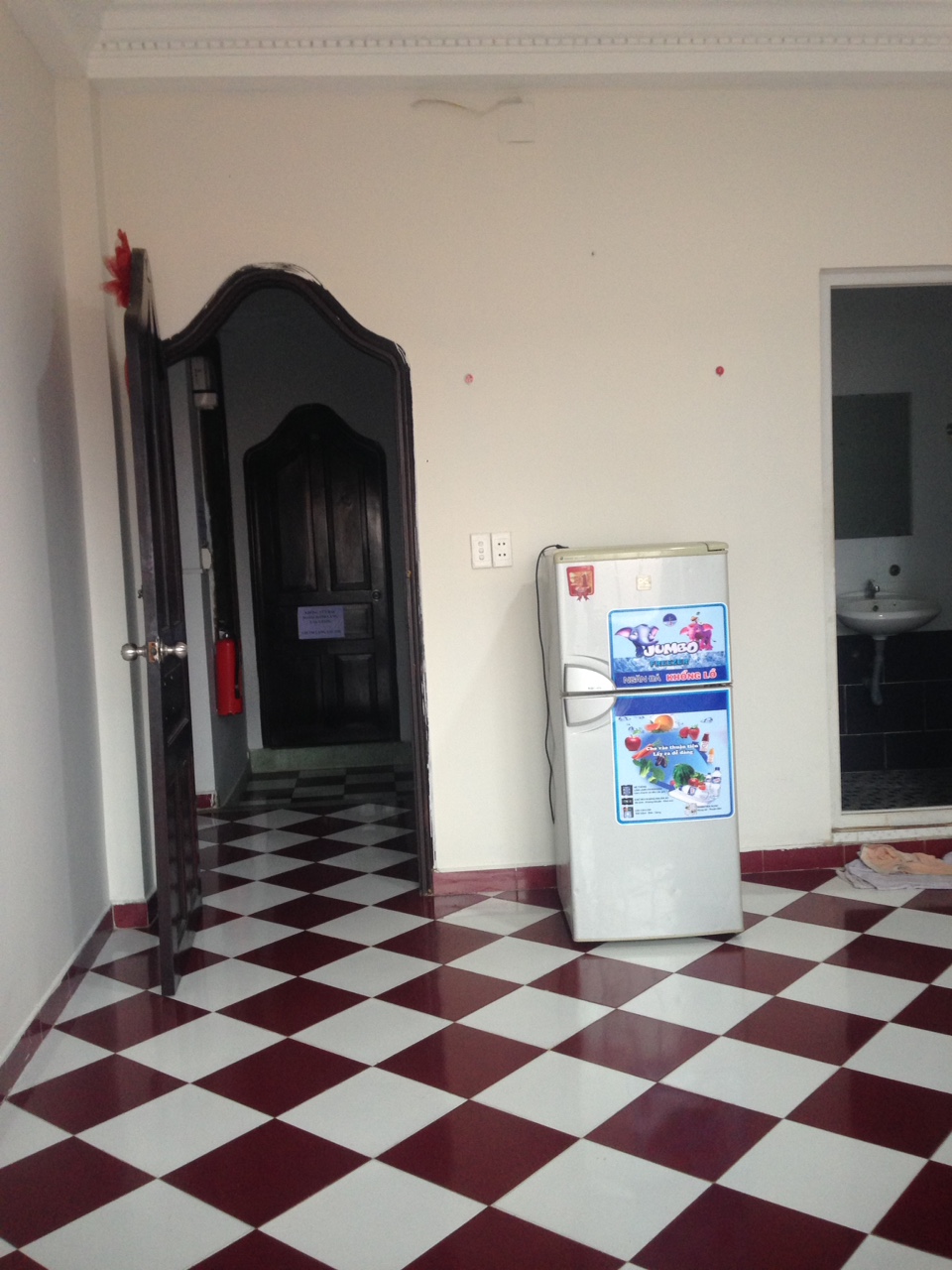 Phòng trọ quận Tân Bình, máy lạnh, WC, giường, nệm, có ban công cửa sổ - 0843166133