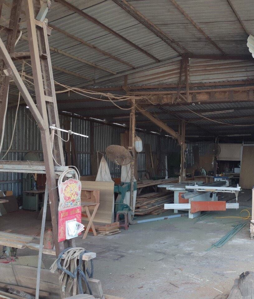 Cần cho thuê nhà xưởng Quận 7 đang sản xuất đồ gỗ nội thất tại Phường Phú Thuận, Nguyễn Văn Quỳ, Quận 7.