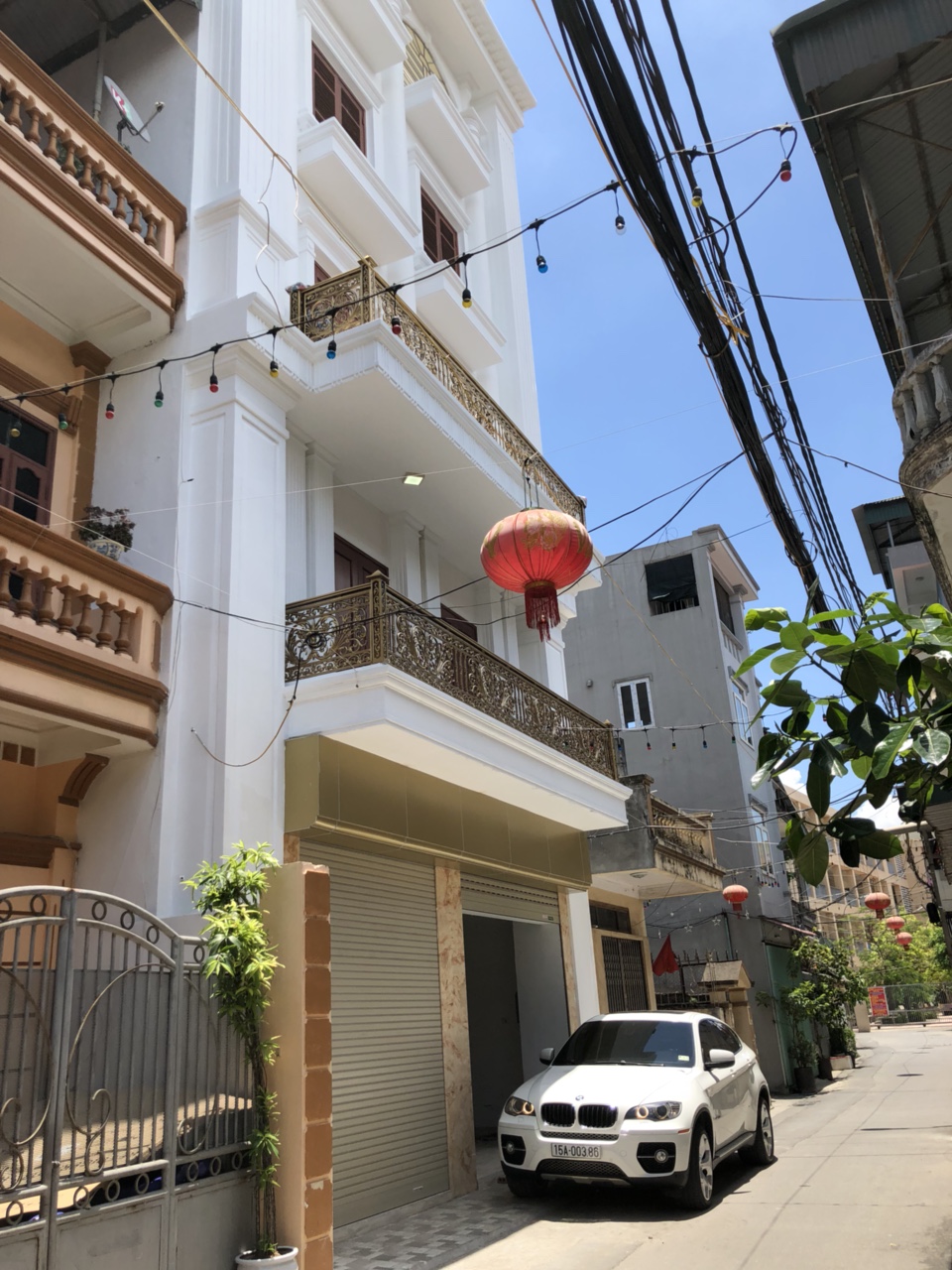 Tôi cần bán nhà 3 tầng mặt phố Quận Long Biên Hà Nội.
