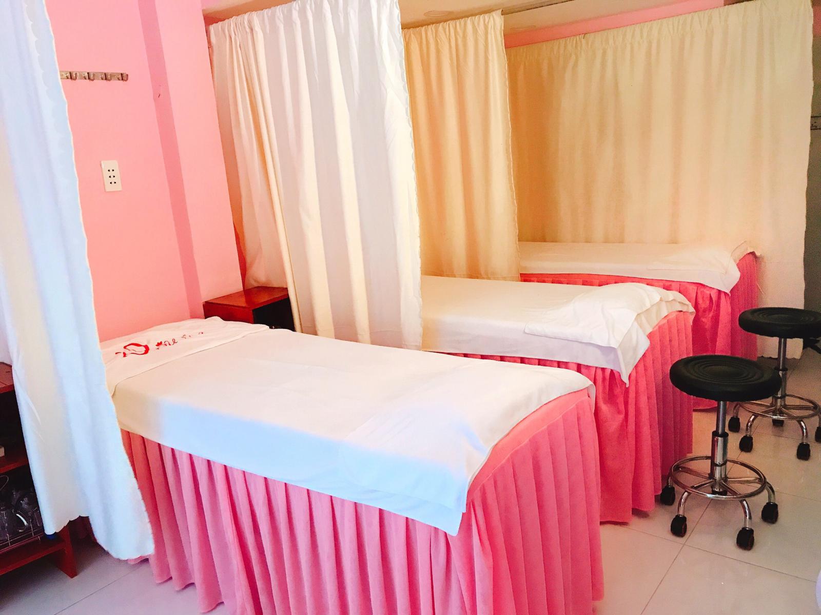sang spa mini màu hồng xinh xinh tại đường Võ Thành Trang, phường 11, quận Tân Bình