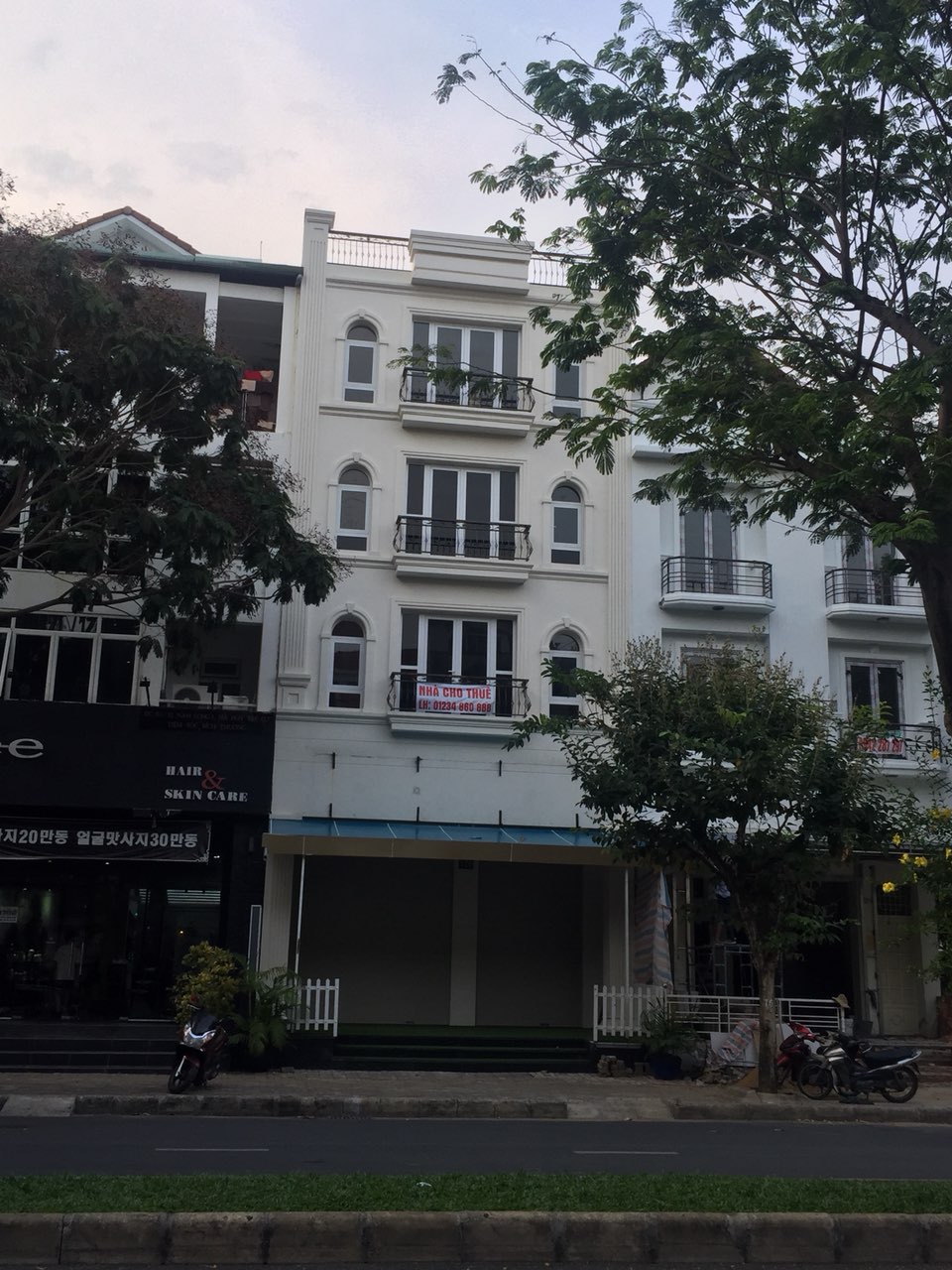 Cho thuê nhà nguyên căn khu Nam Long, Phú Mỹ Hưng 5 lầu có thang máy