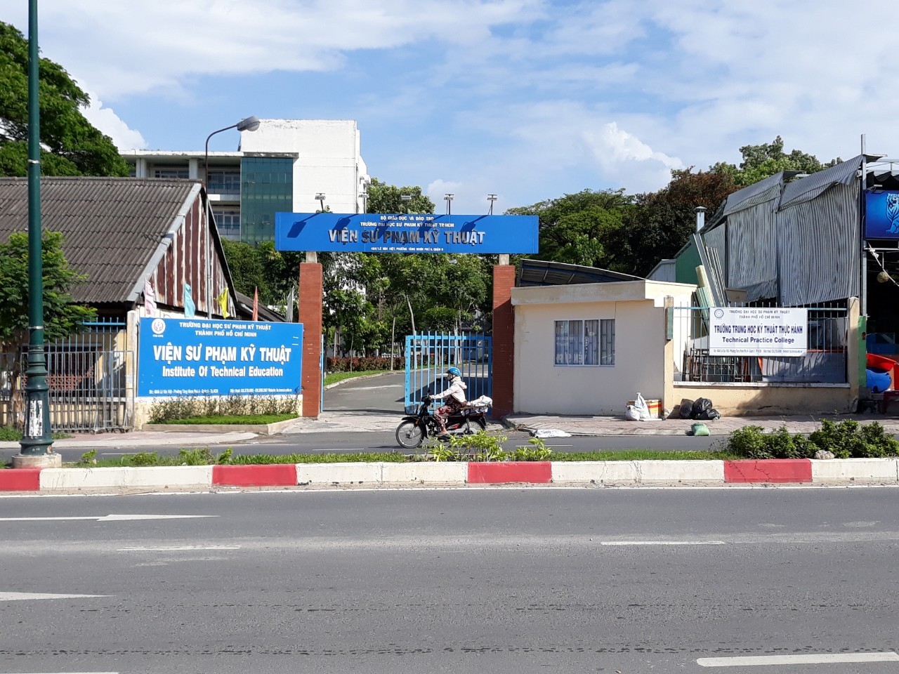 Bán đất 2 mặt tiền đường Lê Văn Việt, Quận 9 , HCM