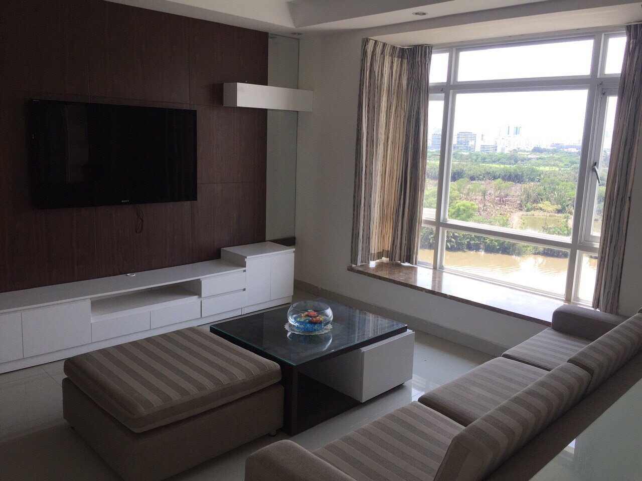 Cho thuê căn hộ Riverside Residence, diện tích 160m2 view sông, nội thất cao cấp 30tr/th.LH 0916.555.439