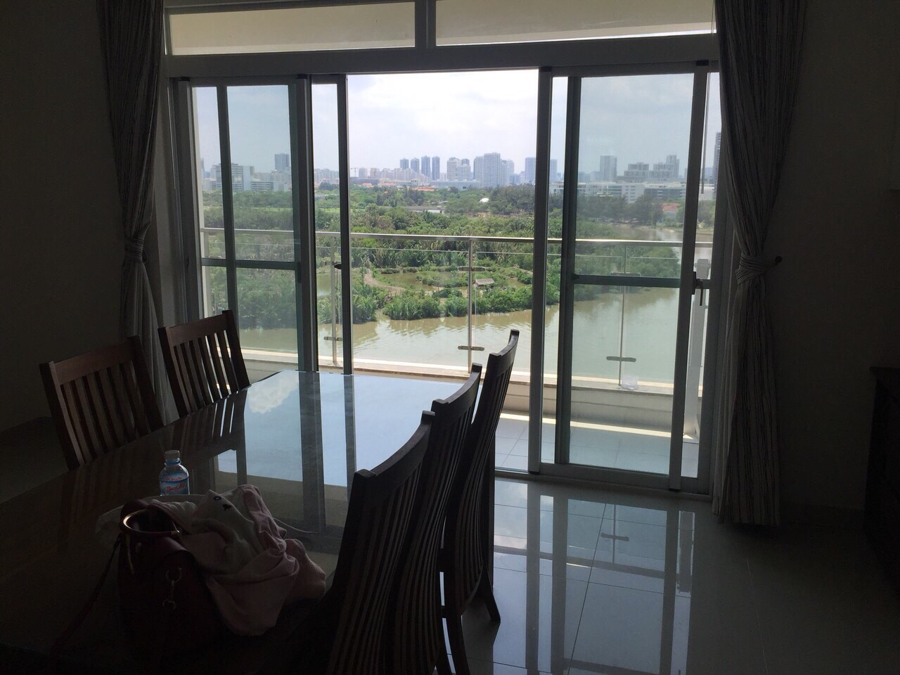 Cho thuê căn hộ Riverside Residence, diện tích 160m2 view sông, nội thất cao cấp 30tr/th.LH 0916.555.439