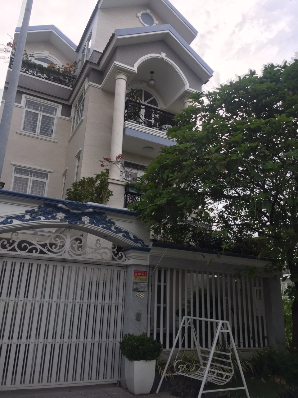 Cho Thuê Villa đường Nguyễn Văn Hưởng, Thảo Điền, Quận 2. Gía 3500$