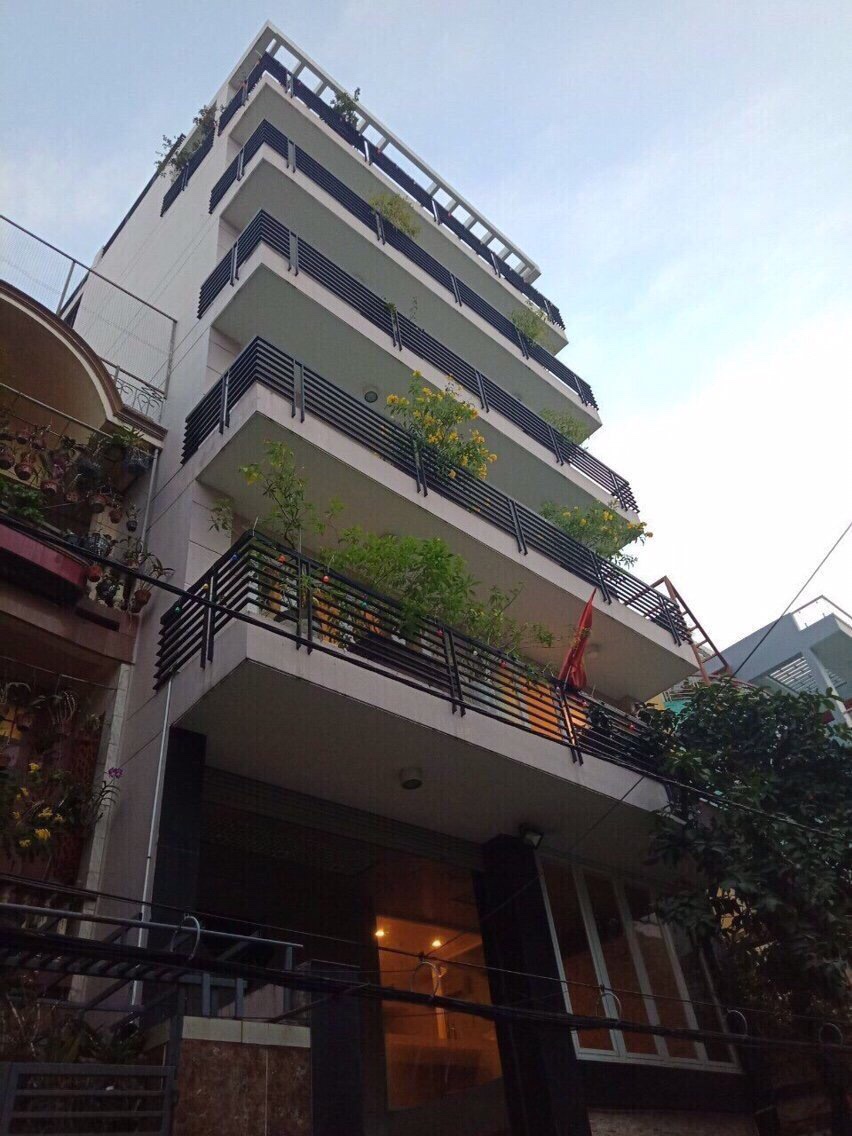 Cho thuê khách sạn góc 2 mặt tiền đường Lý Tự Trọng, phường Bến Nghé, Quận 1.