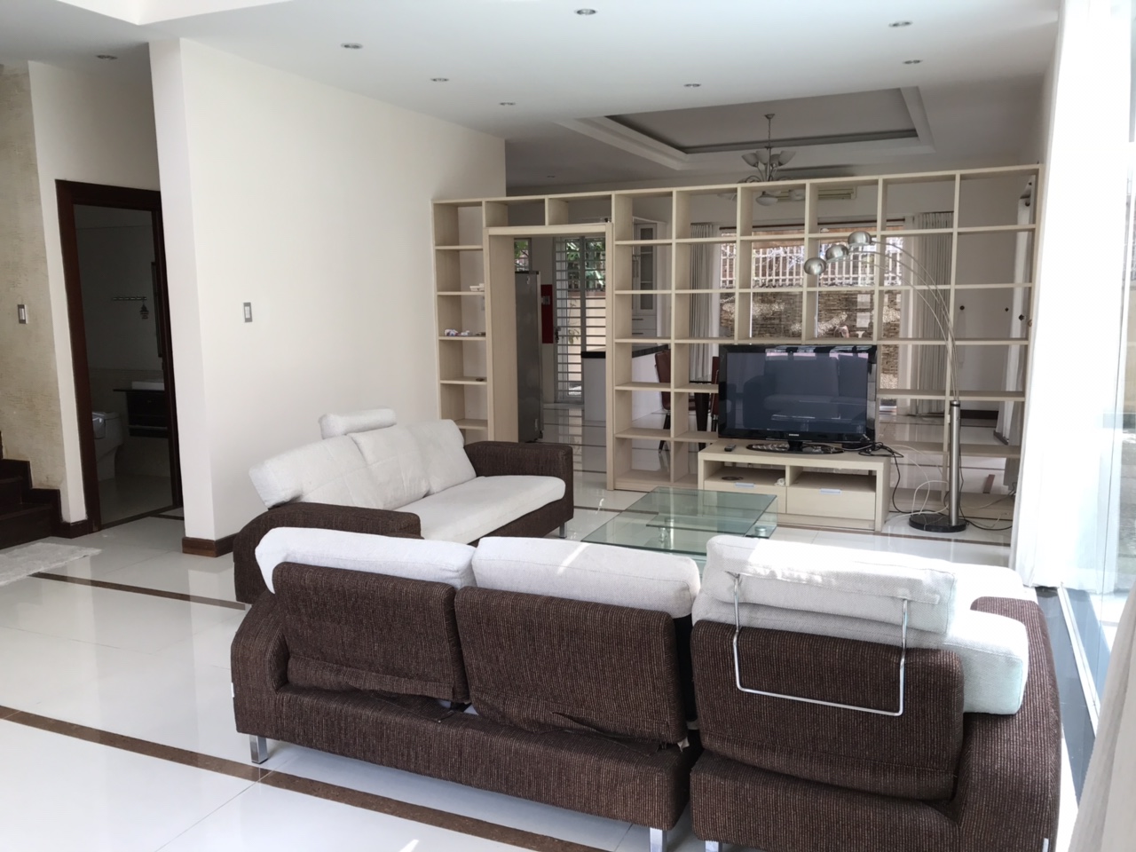 Villa đẹp nằm trong khu FIDICO Thảo Điền, Gía thuê 3800$/th.