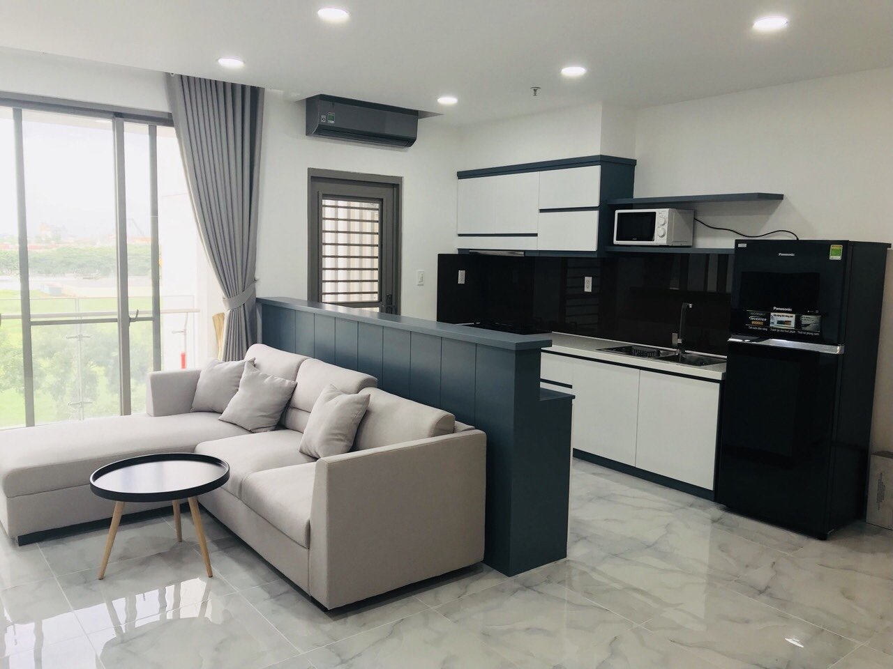 Giá siêu rẻ chỉ 19.8 triệu/th, sở hữu CH Green Valley, 2PN, full nội thất, lầu cao. LH: 0906.385.299 (em hà )