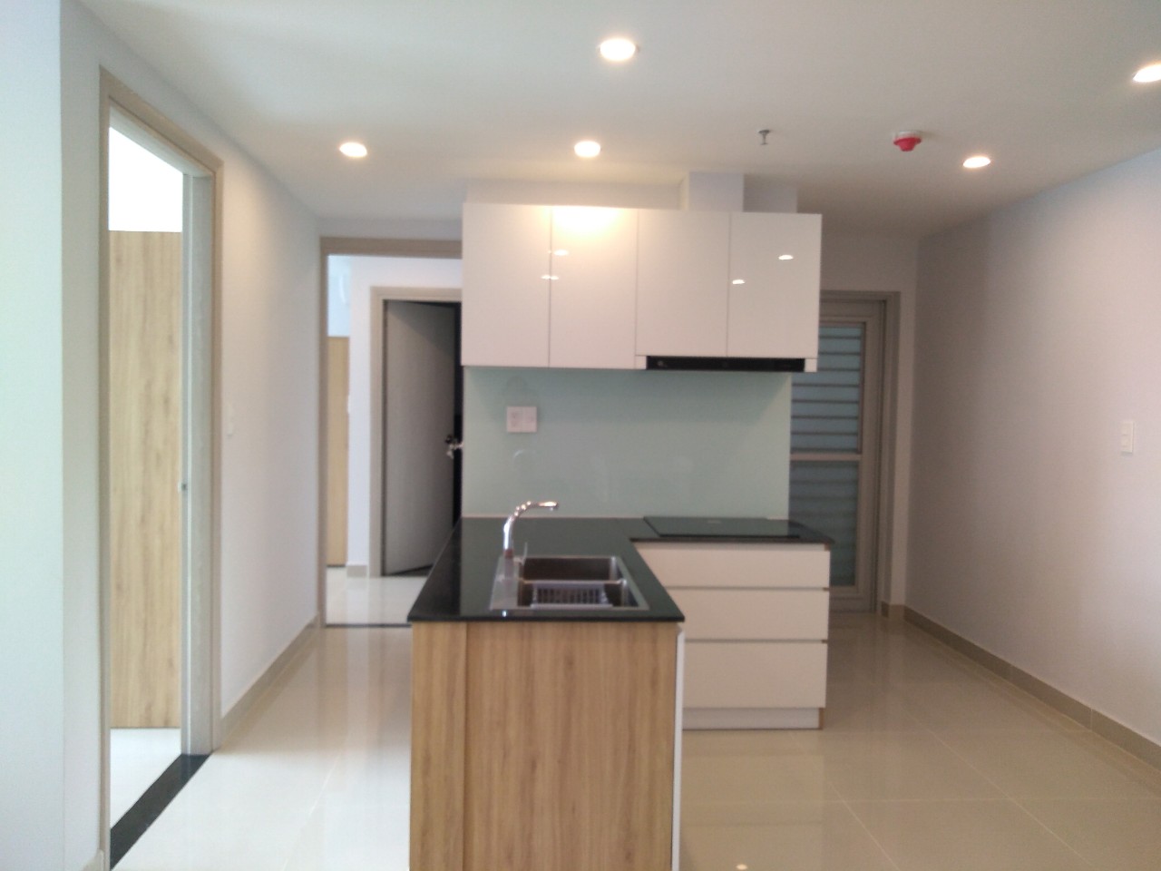 Nice apartment for rent in Scenic Valley. Beautiful furniture, 77m2, 2 bedrooms, 20 million/month Call: 0915 21 3434 PHONG.