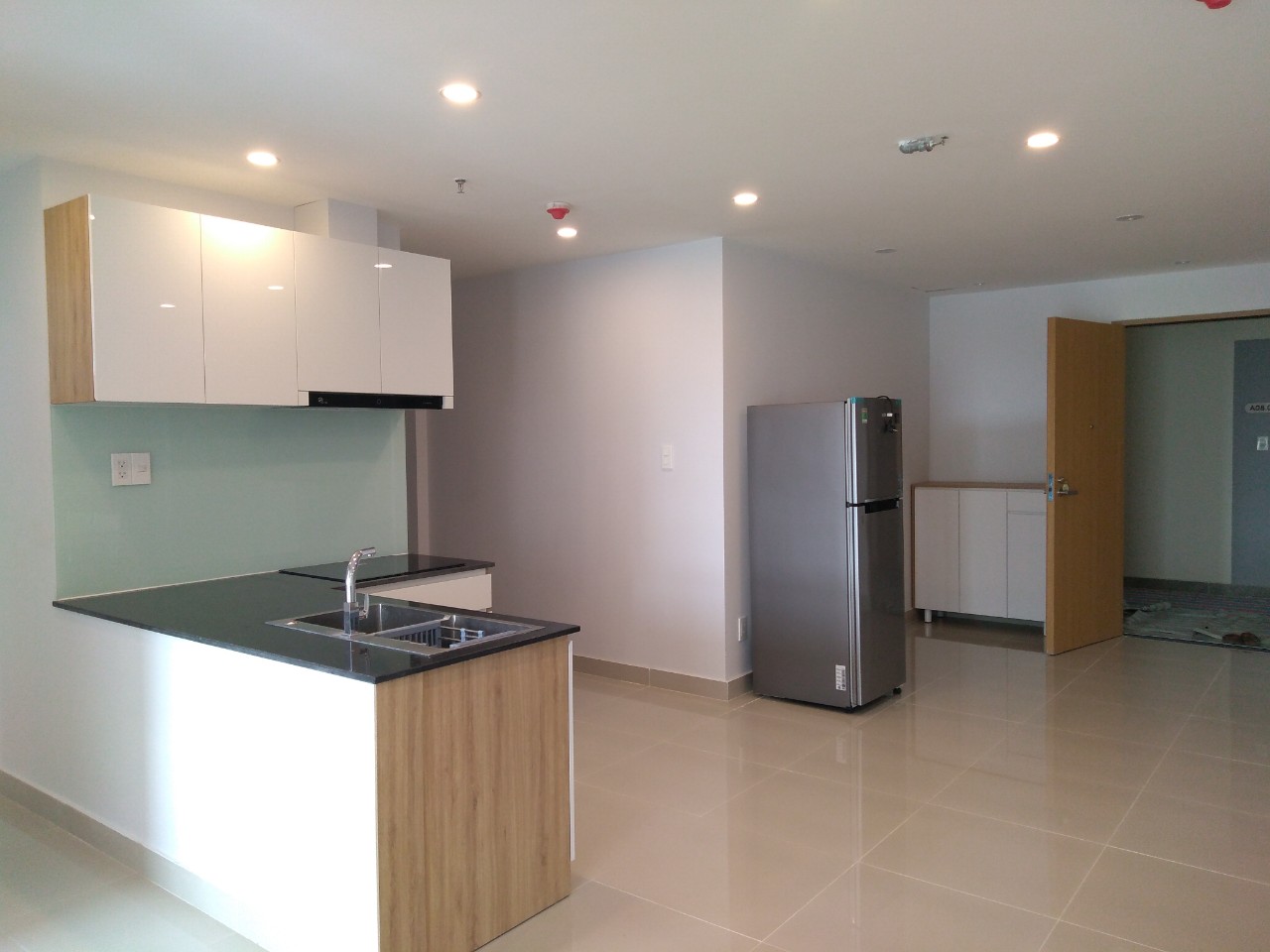 Apartment for rent in Scenic Valley. Nice furniture, 18 million VND, 77m2 Call: 0915 21 3434 PHONG.