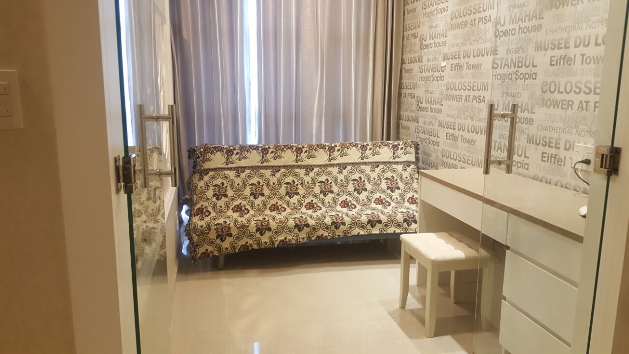  Apartment for rent in Scenic Valley. Nice furniture, 18 million VND, 77m2 Call: Ms. Hà 0906 385 299.