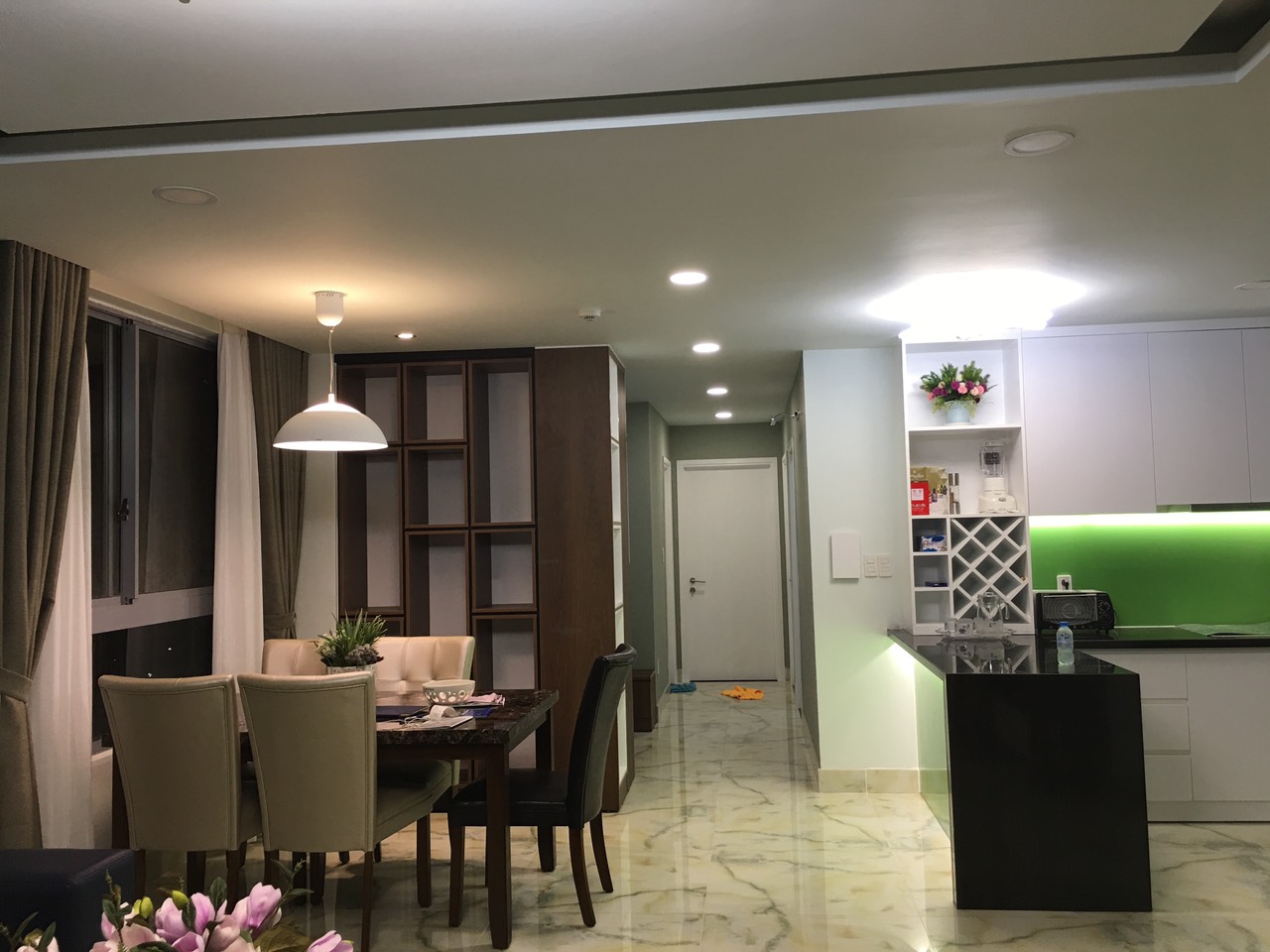 Cho thuê gấp căn hộ Grand Court, Phú Mỹ Hưng, Q7, DT 130m2, nhà đẹp nội thất cao cấp giá 22 triệu/tháng LH 0906 385 299 (em hà )