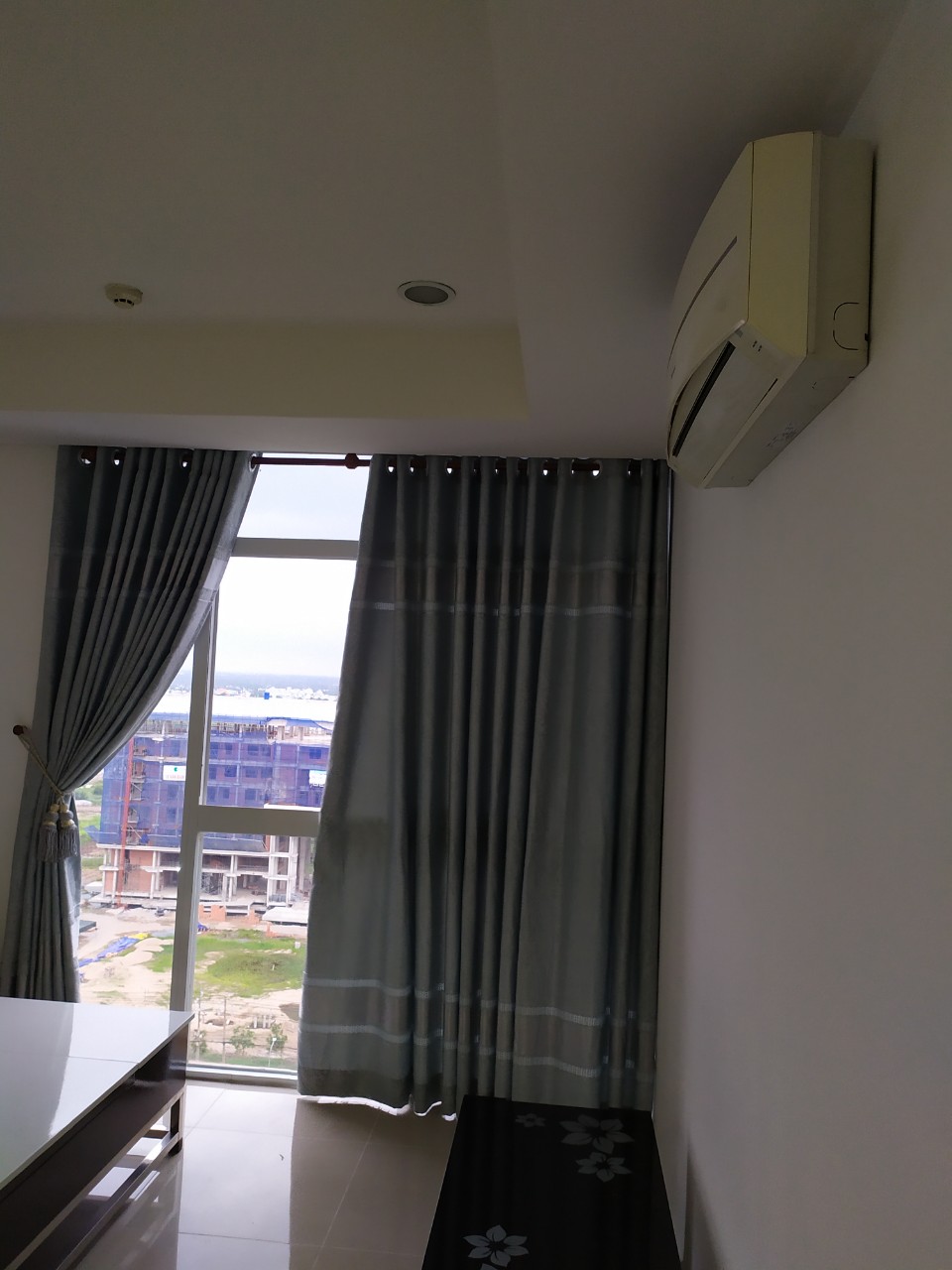 Cho thue căn hộ chung cư skyway 13B nguyễn văn Linh 70m2 2PN,1WC giá 7tr