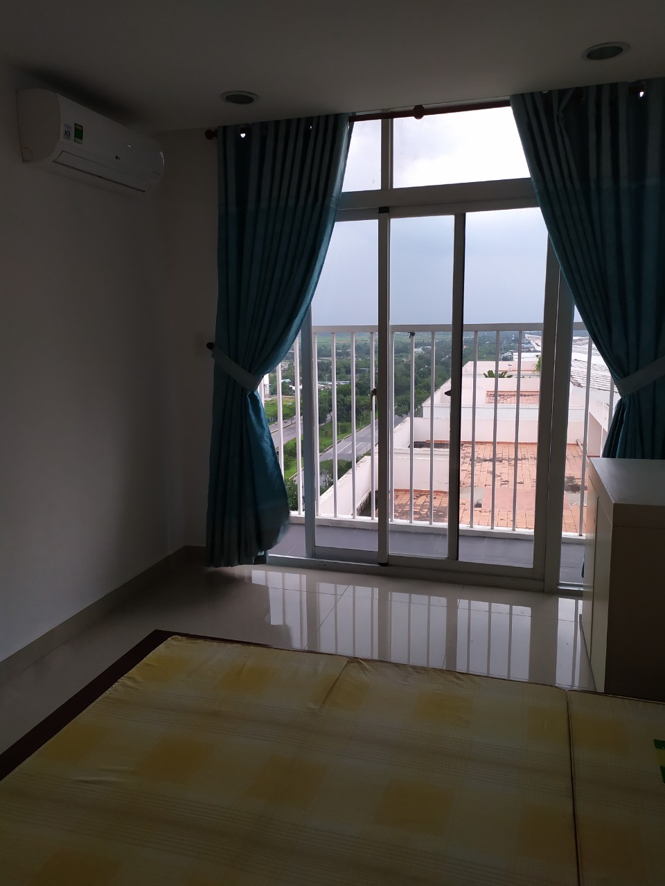 Cho thue căn hộ chung cư skyway 13B nguyễn văn Linh 70m2 2PN,1WC giá 7tr