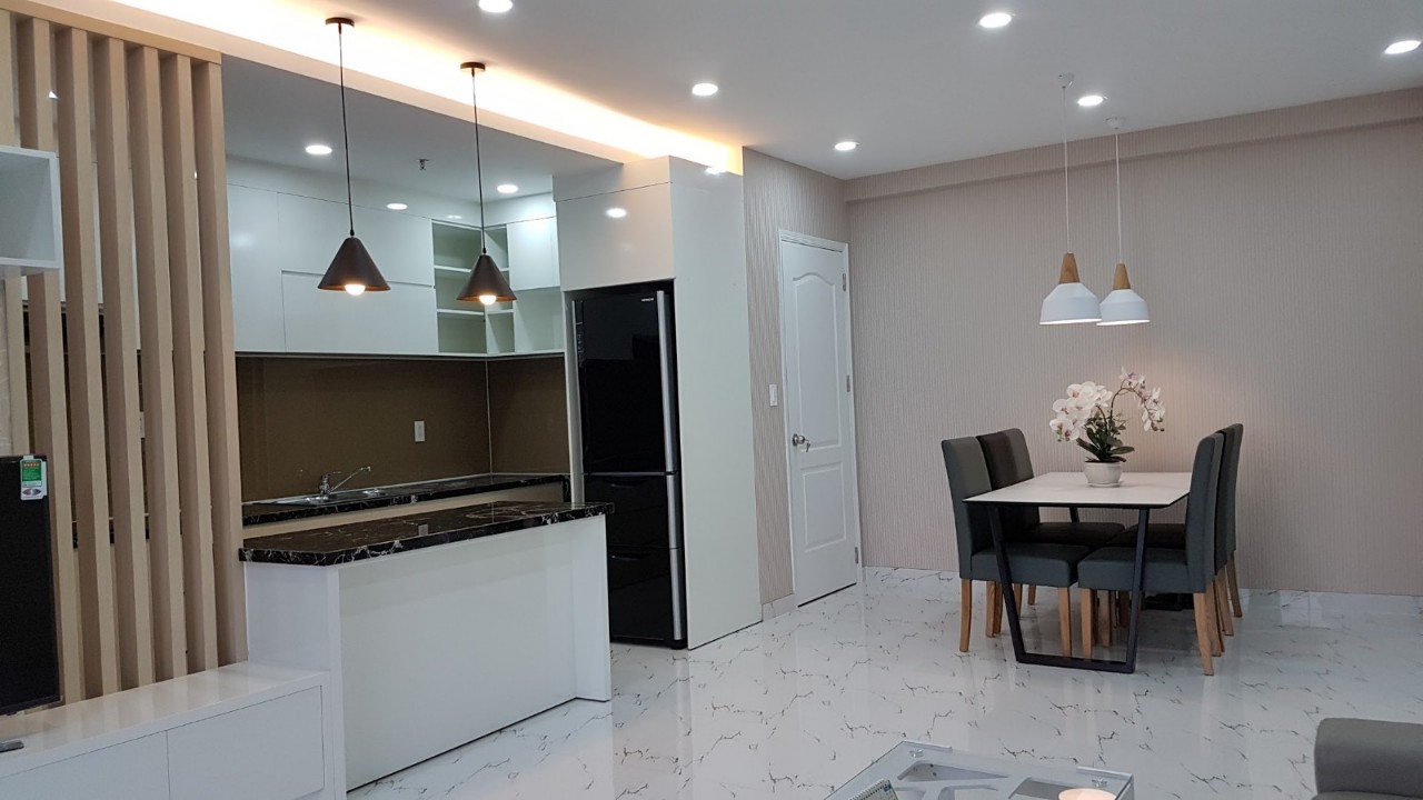 Cho thuê gấp CH giá rẻ Grand View, dt 115m2, 2 PN, 2 WC và 1PLV chỉ 22 tr/th. LH: 0906 385 299  (EM HÀ )