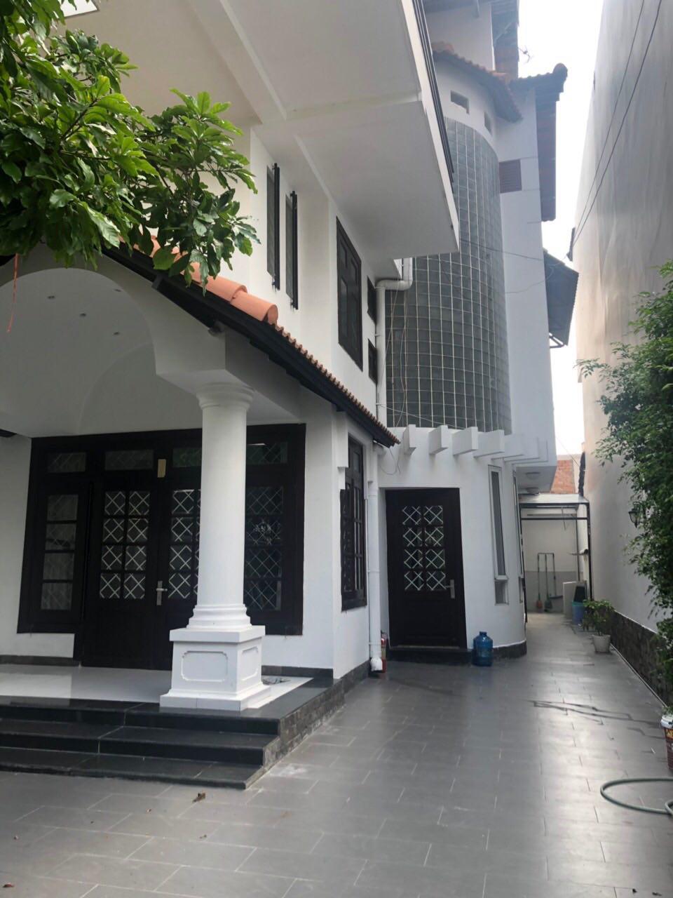 Cho thuê Villa đầy đủ nội thất Thảo Điền 7,5x23m – Giá 55 triệu/ tháng.