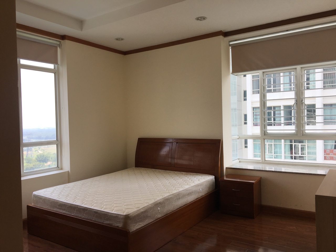 Cho thuê căn hộ chung cư Phú Hoàng Anh,3 phòng, diện tích 129m2. Giá 13tr/th. 0938011 552